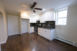215 Malcolm Ave in Garfield, NJ - Foto de edificio - Building Photo