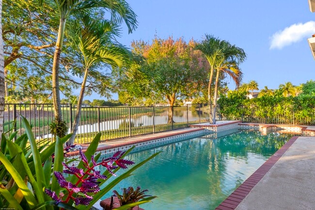 15611 Milan Ct in Wellington, FL - Building Photo - Building Photo