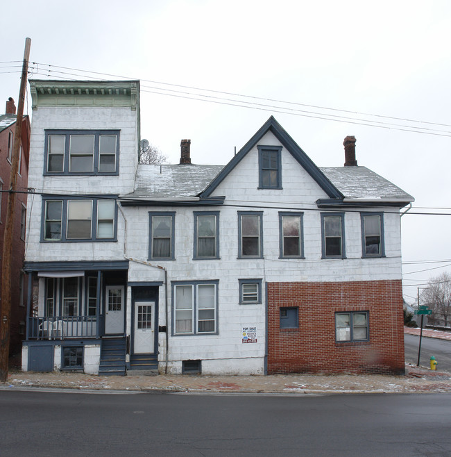 1502-1502 1/2 13th St in Altoona, PA - Building Photo - Building Photo