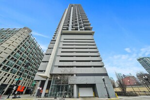 235 W Van Buren St in Chicago, IL - Building Photo