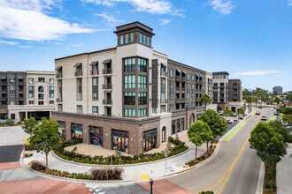 Wagon Wheel Town Square in Oxnard, CA - Foto de edificio - Building Photo