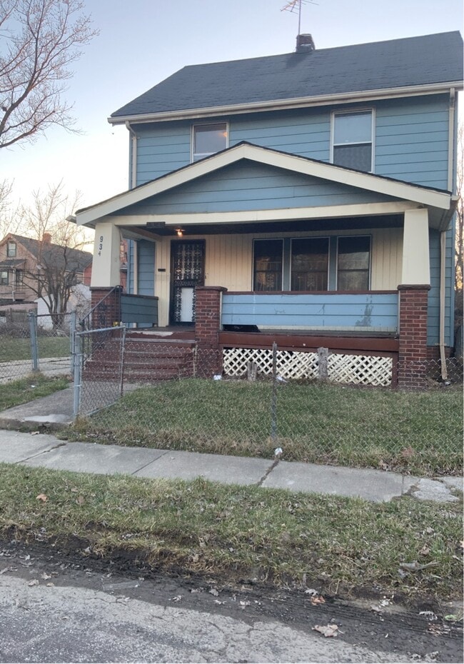 property at 934 E 129th St