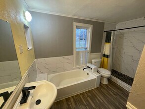 1705 Buena Vista Ave in Carthage, MO - Foto de edificio - Building Photo