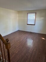 15 Davenport St, Unit Duplex in Springfield, MA - Building Photo