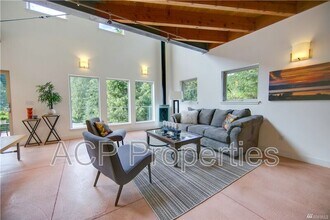 931 W Lake Samish Dr in Bellingham, WA - Building Photo - Building Photo