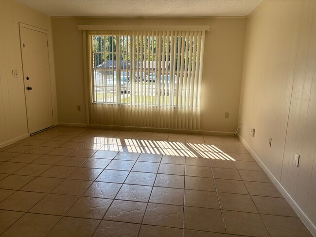 1015 SW McFarlane Ave in Lake City, FL - Foto de edificio - Building Photo