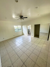 9800 San Carlos Ave in South Gate, CA - Foto de edificio - Building Photo
