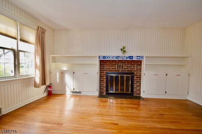 355 Mountain Ave in Springfield, NJ - Building Photo - Building Photo