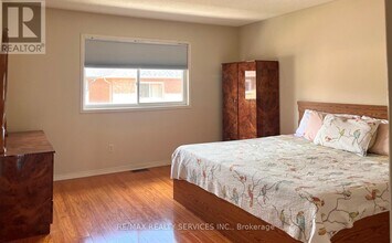 94 Four Seasons Cir in Brampton, ON - Building Photo - Building Photo