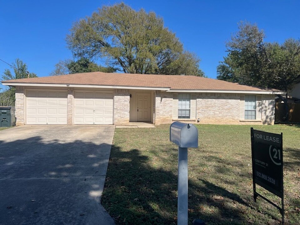 1903 Silverleaf St in Georgetown, TX - Building Photo