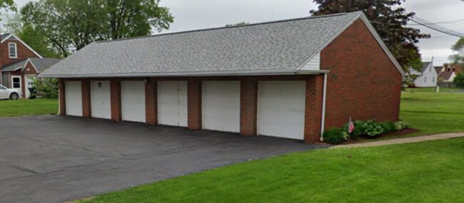 303 Whipple Ave NW in Canton, OH - Building Photo - Building Photo