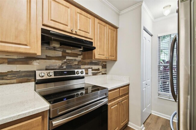 3308 W Wyoming Cir in Tampa, FL - Building Photo - Building Photo