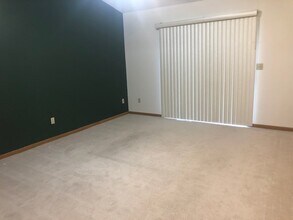 1518 Aspen Dr in Waterloo, IA - Building Photo - Building Photo