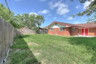 1106 Bradshaw Dr in Corpus Christi, TX - Building Photo - Building Photo