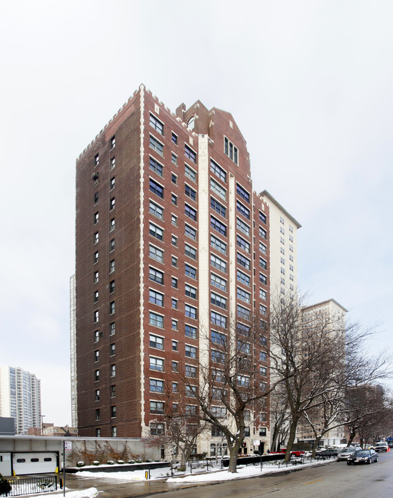 Lake Shore Towers in Chicago, IL - Building Photo