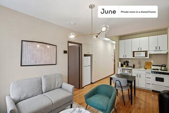 Private bedroom in 3 bed/1 bath Home in New York, NY - Building Photo - Building Photo