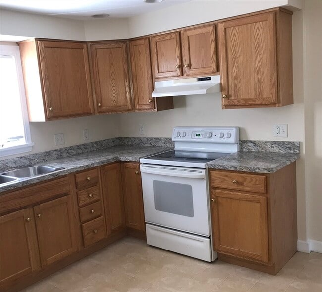 138 King Philip Rd in Worcester, MA - Building Photo - Building Photo