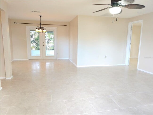 609 School St in Venice, FL - Foto de edificio - Building Photo