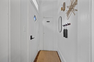 2148 W Belle Plaine Ave in Chicago, IL - Building Photo - Building Photo