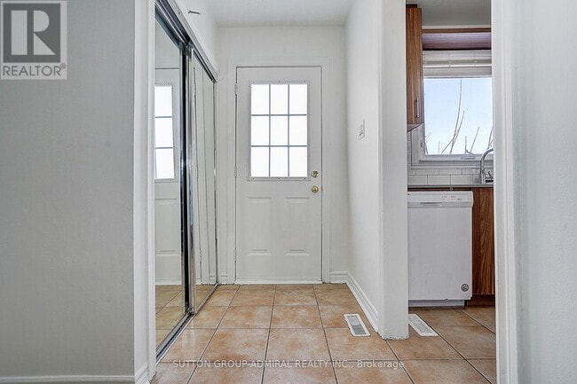 7 Town House Crescent in Brampton, ON - Building Photo - Building Photo