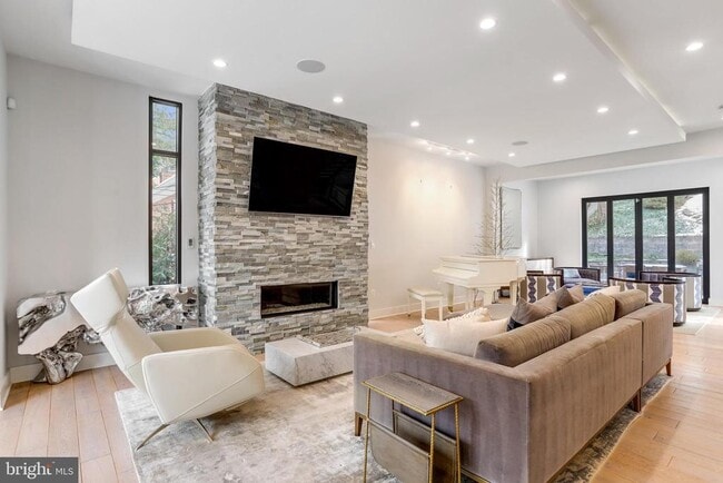 property at 2927 Arizona Ave NW