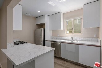 1553 S Saltair Ave in Los Angeles, CA - Building Photo - Building Photo
