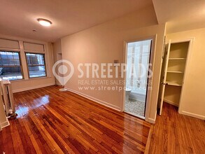 1315 Commonwealth Ave, Unit 104 in Boston, MA - Building Photo - Building Photo