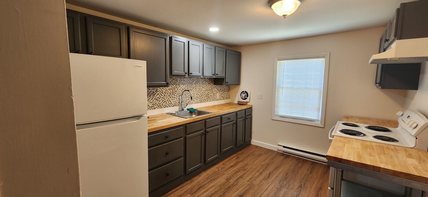 120 Gallup Hill Rd in Ledyard, CT - Building Photo