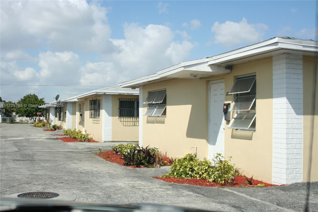 2910 NW 92nd St in Miami, FL - Building Photo