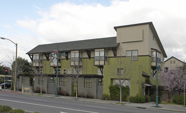 4800-4824 San Pablo Ave in Emeryville, CA - Foto de edificio - Building Photo