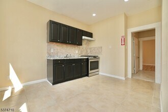 184 N 11th St in Newark, NJ - Building Photo - Building Photo