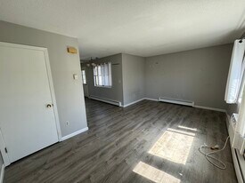 60 Plainfield Ave, Unit 4 in West Haven, CT - Building Photo