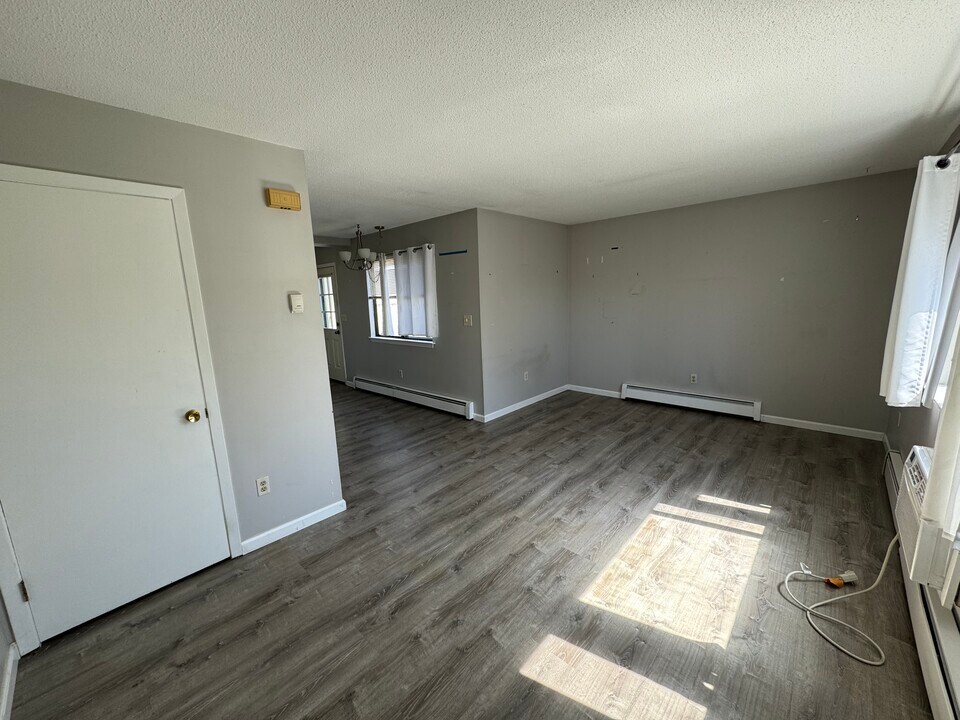 60 Plainfield Ave, Unit 4 in West Haven, CT - Building Photo