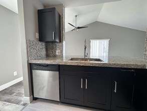 3405 NW 44th St in Oakland Park, FL - Building Photo - Building Photo