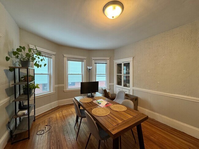 22 Spencer Ave, Unit 1 in Somerville, MA - Building Photo - Building Photo