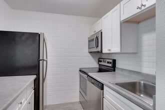 Spring Leaf Apartments in Tempe, AZ - Building Photo - Interior Photo