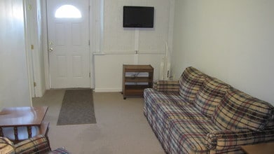 208 Dock St in Schuylkill Haven, PA - Foto de edificio - Building Photo