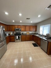 329 Fountain Crossing Ln in Henderson, NV - Foto de edificio - Building Photo