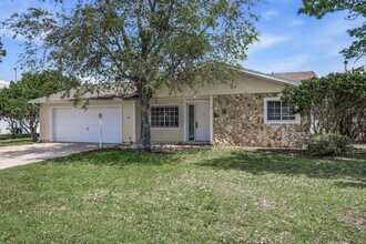 38 E Diamond Dr in Palm Coast, FL - Building Photo - Building Photo