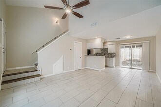 5604 Woodrow Ave in Austin, TX - Foto de edificio - Building Photo