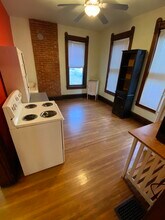 1122 N 10th St, Unit Upstairs in Quincy, IL - Foto de edificio - Building Photo