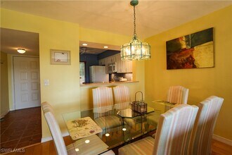 1075 Foxfire Ln in Naples, FL - Building Photo - Building Photo