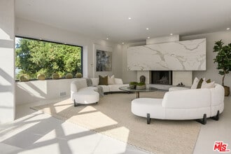 8896 Lookout Mountain Ave in Los Angeles, CA - Building Photo - Building Photo