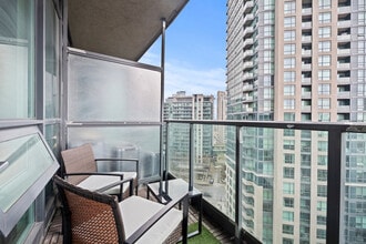 250 Fort York Blvd in Toronto, ON - Building Photo - Building Photo