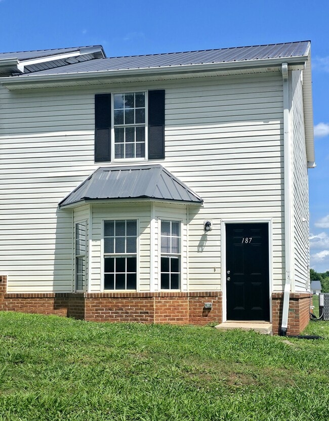 property at 291 Westchester Cir