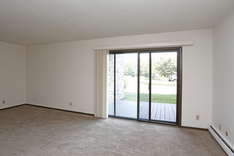 Highland Village Apartments in Duluth, MN - Foto de edificio - Interior Photo