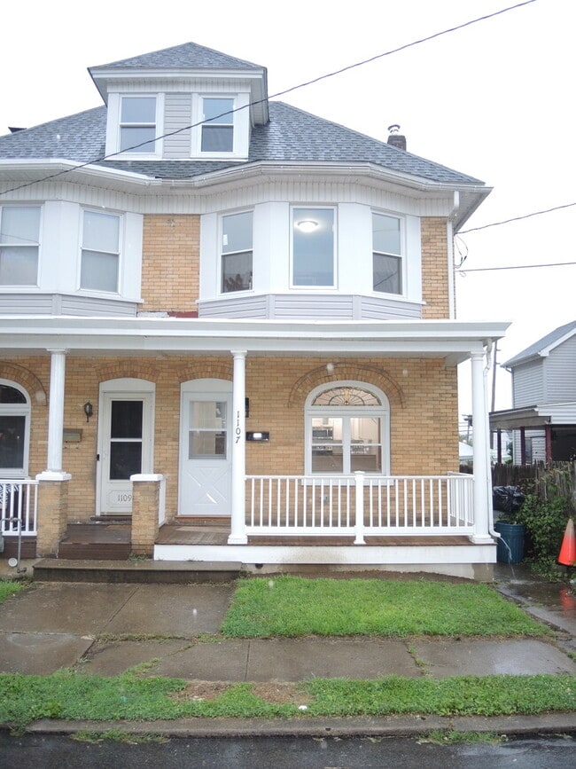 property at 1107 W Lincoln St