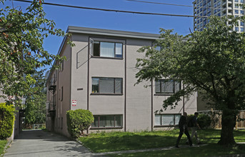 6006 Wilson Ave in Burnaby, BC - Building Photo - Building Photo