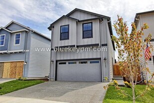 1142 N Fairhope Pl in Ridgefield, WA - Building Photo