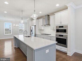 5266 Ridgeview Retreat Dr in Chantilly, VA - Building Photo